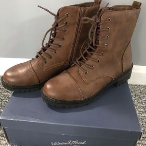 Universal brown boots